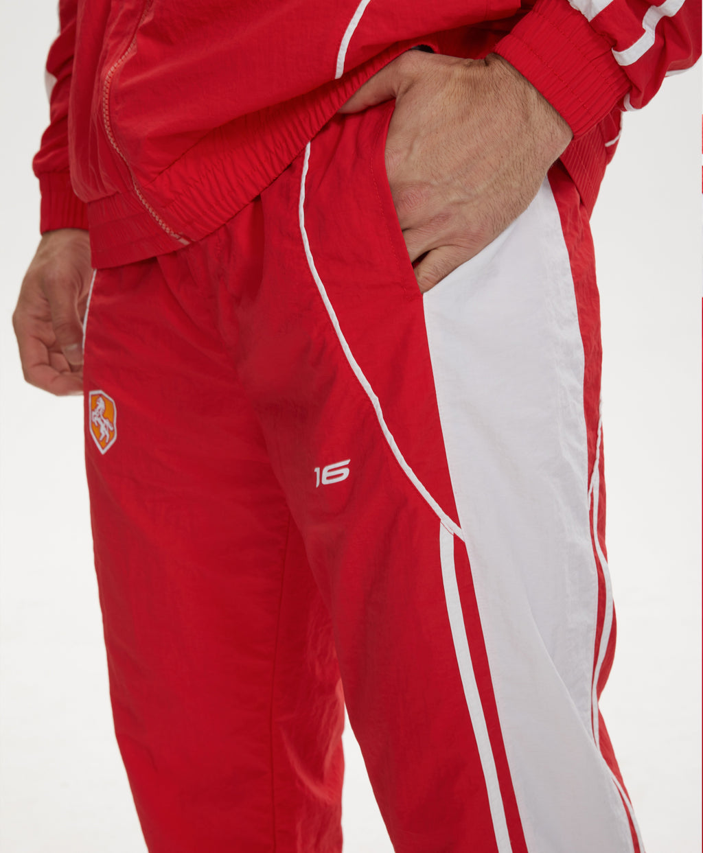 16 TRACKPANT